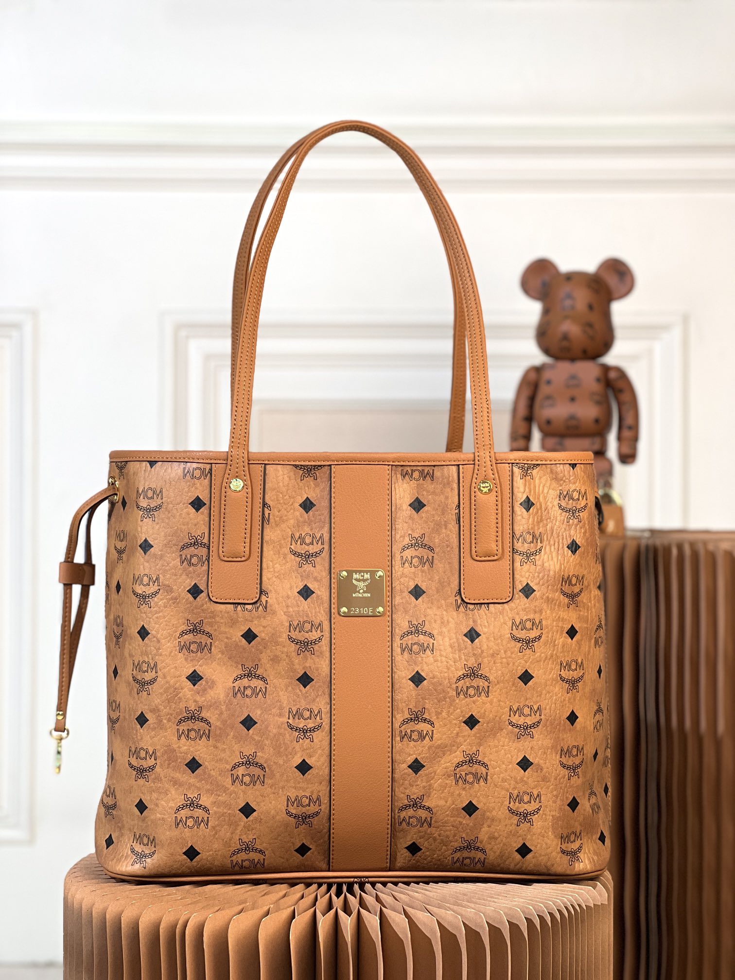 MCM_Tracy_Bag-17.0_x_36.